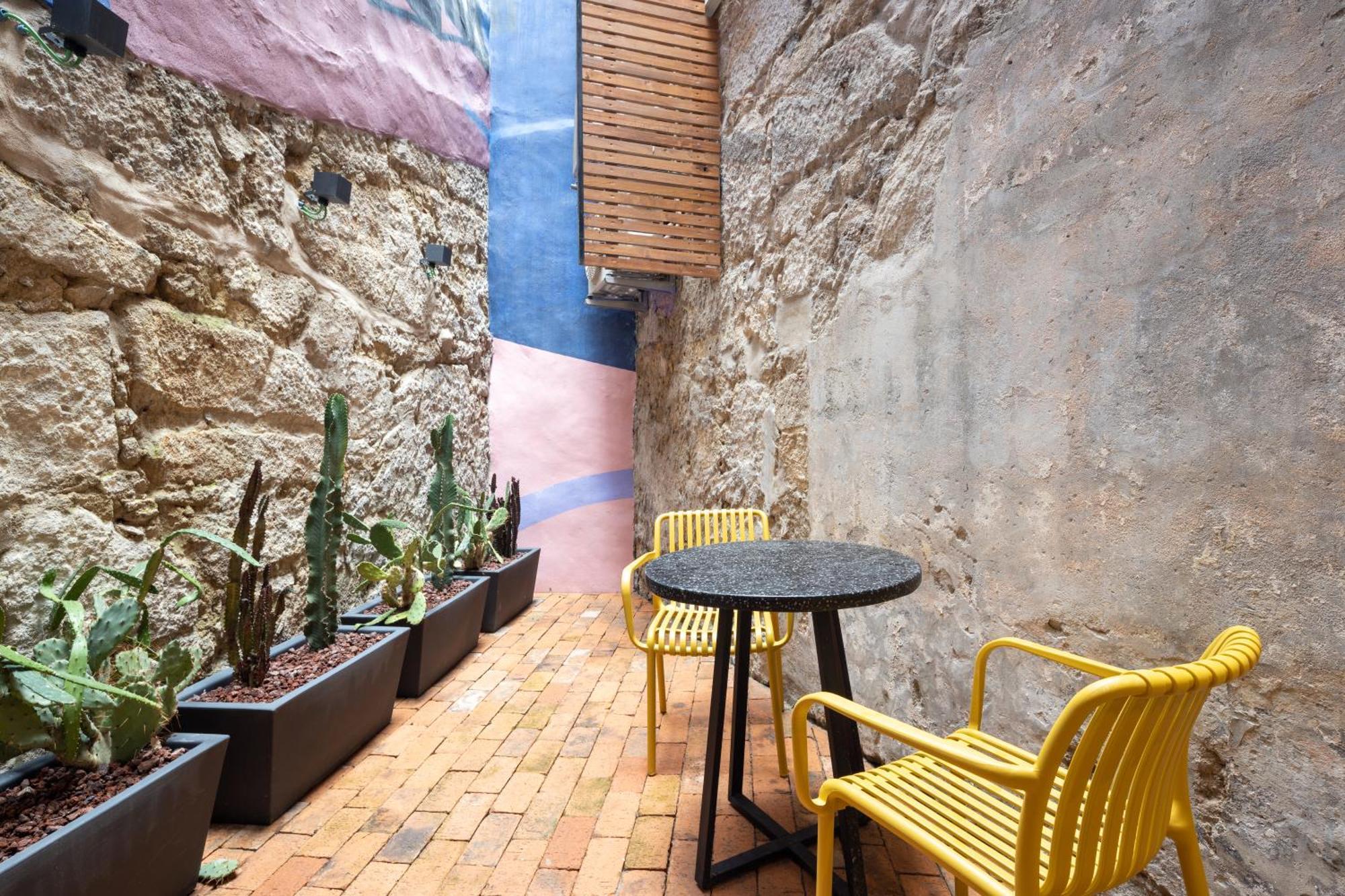 Utopian Hotel, A Charming Pensión Oporto