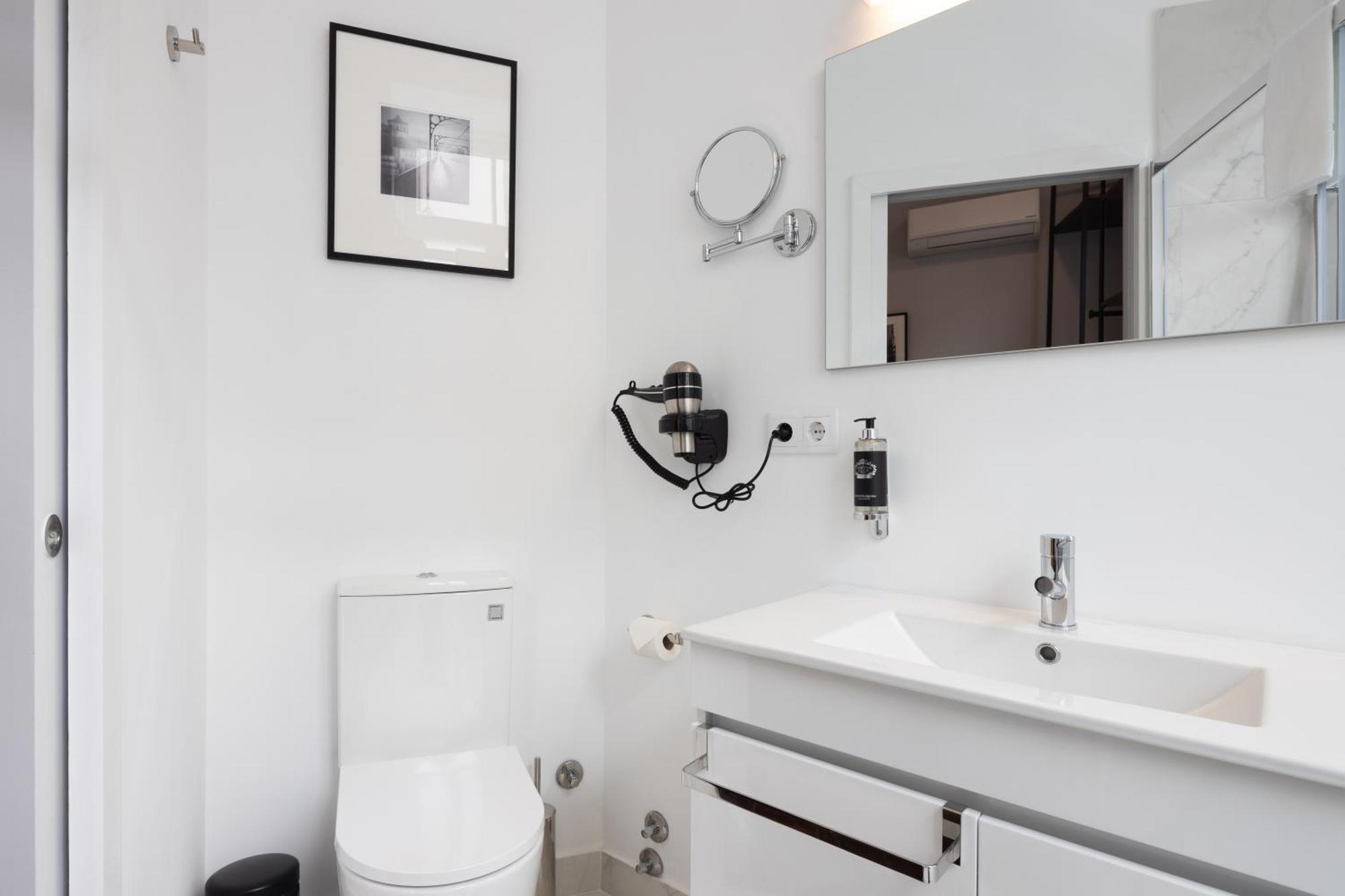 Utopian Hotel, A Charming