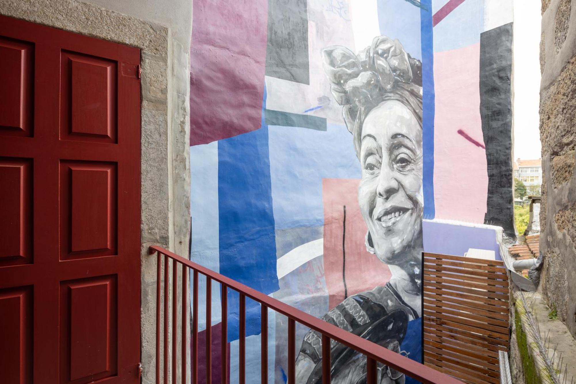 Utopian Hotel, A Charming