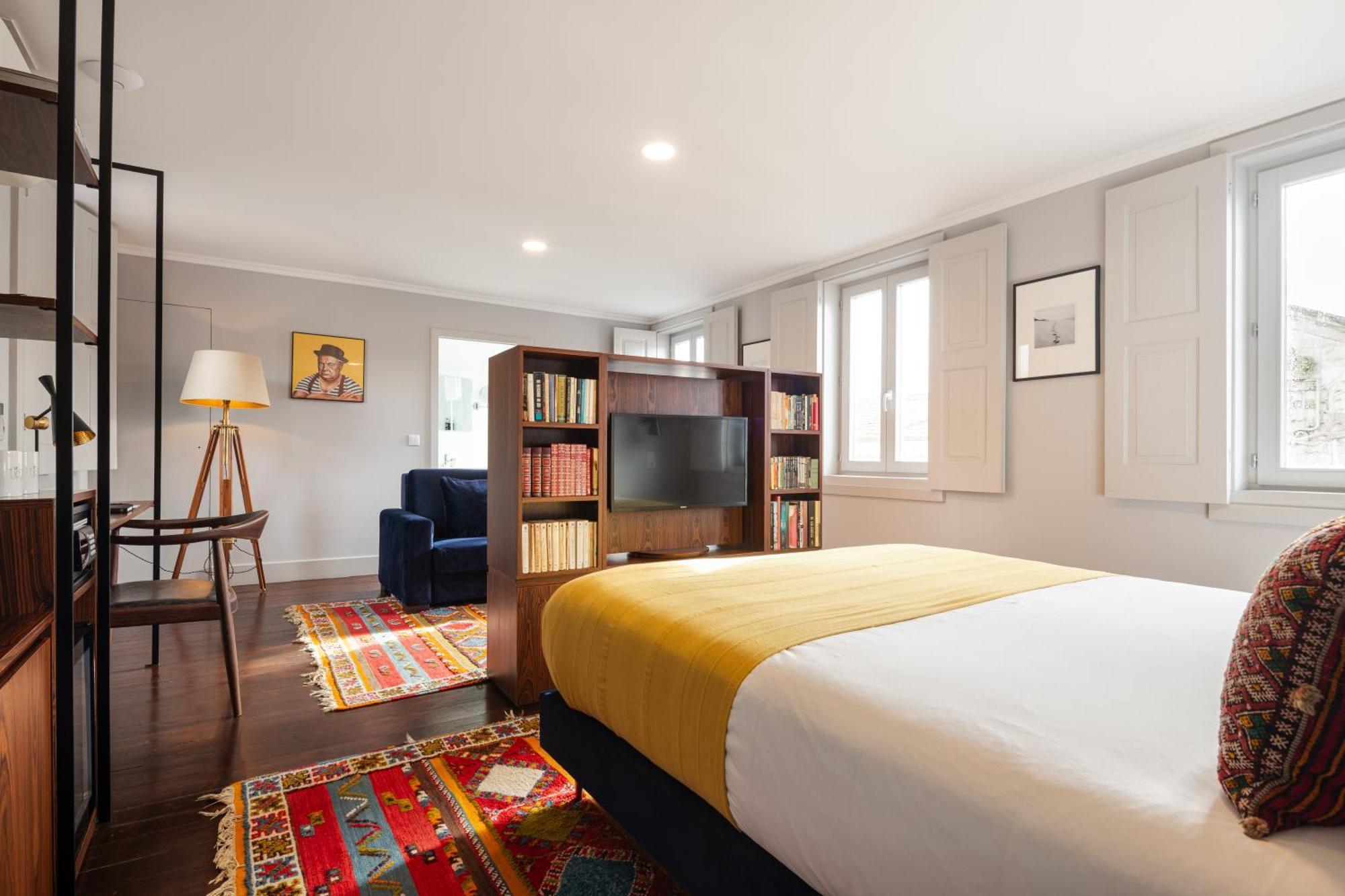 Utopian Hotel, A Charming Pensión