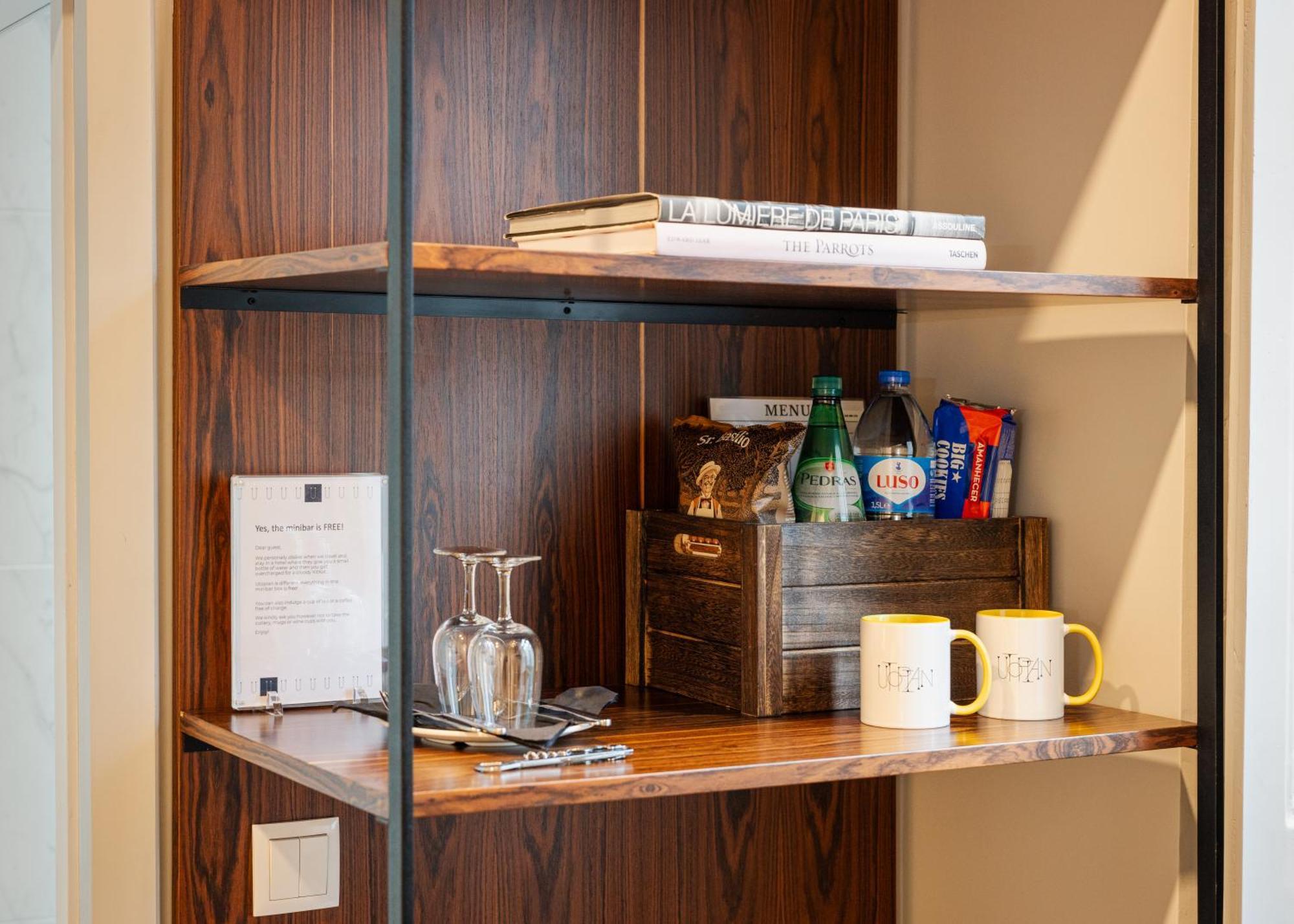 Utopian Hotel, A Charming